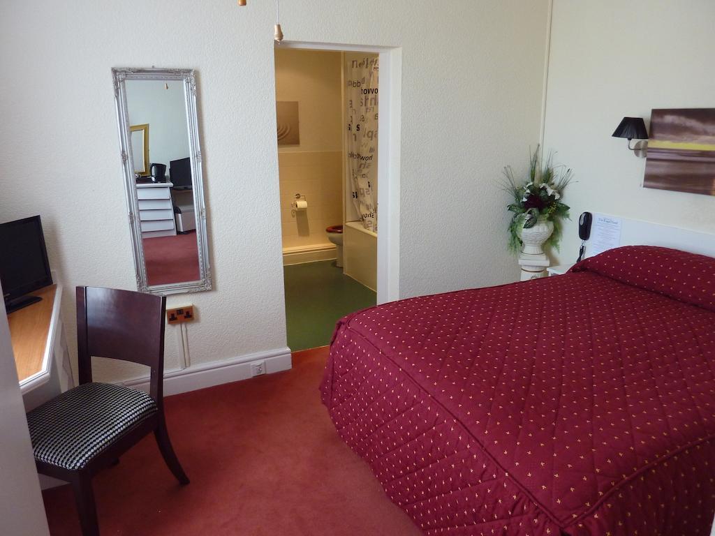 The Regal Hotel Blackpool Room photo
